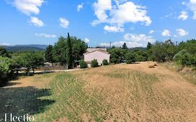 Les Tarraiettes Au Pied Du Luberon